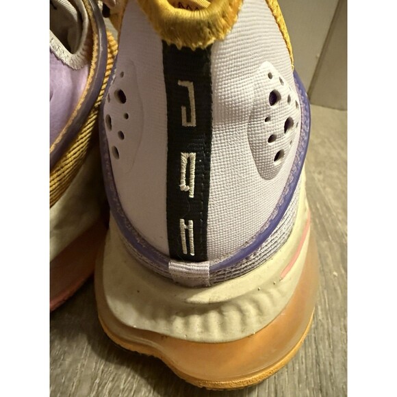 LeBron James‎ 19 Low, Lilac Nike 10 Sneaker Tennis Shoes main image 7